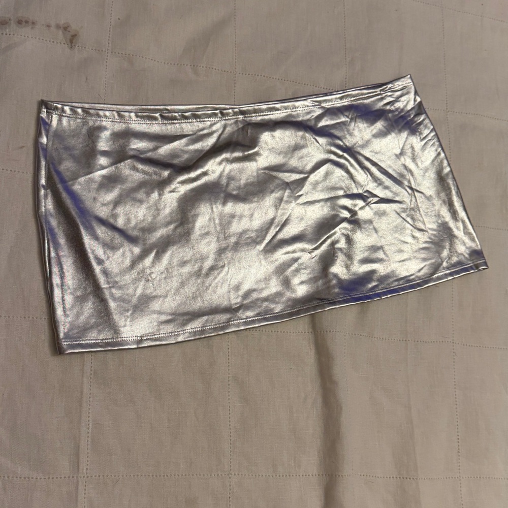 Elegant Moments Shimmering Silver Mini Skirt M/L